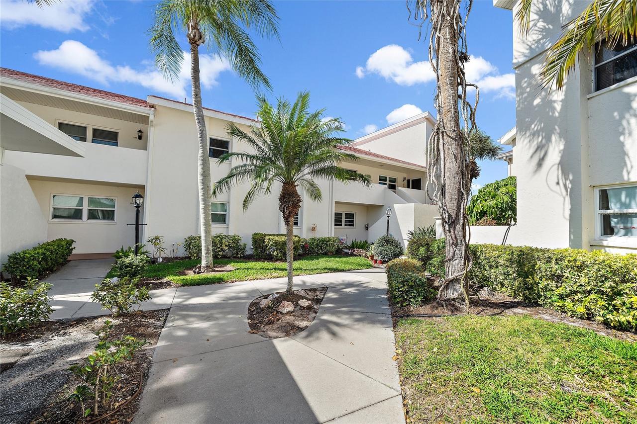 758 Village Cir. #207, Venice, FL 34292