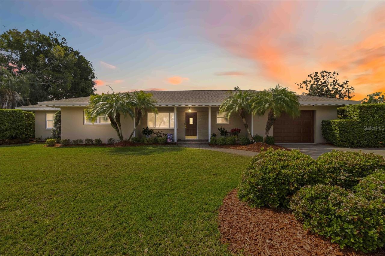 2068 Sunnyside Ln., Sarasota, FL 34239