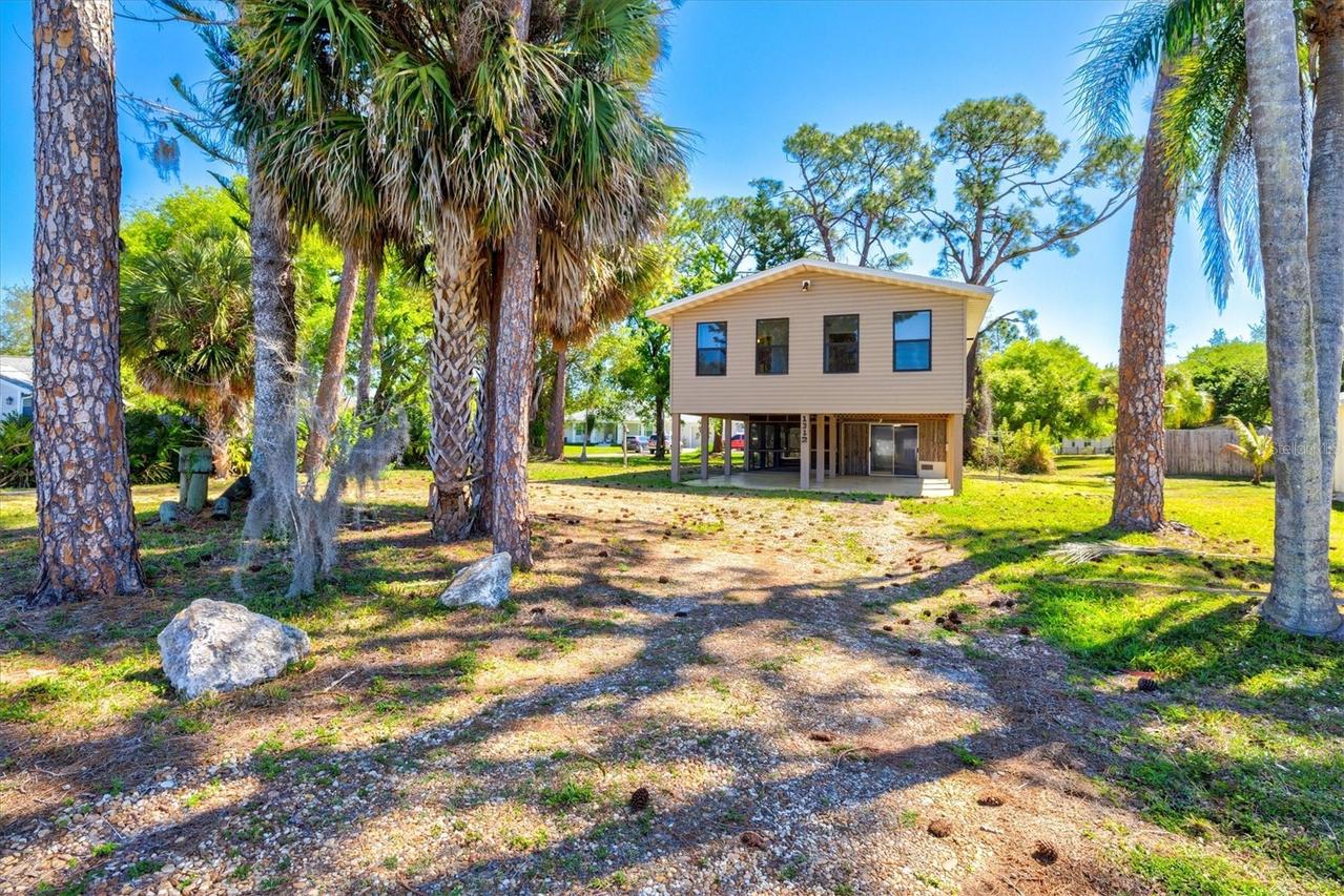 1312 Twin Lakes Ave., Nokomis, FL 34275