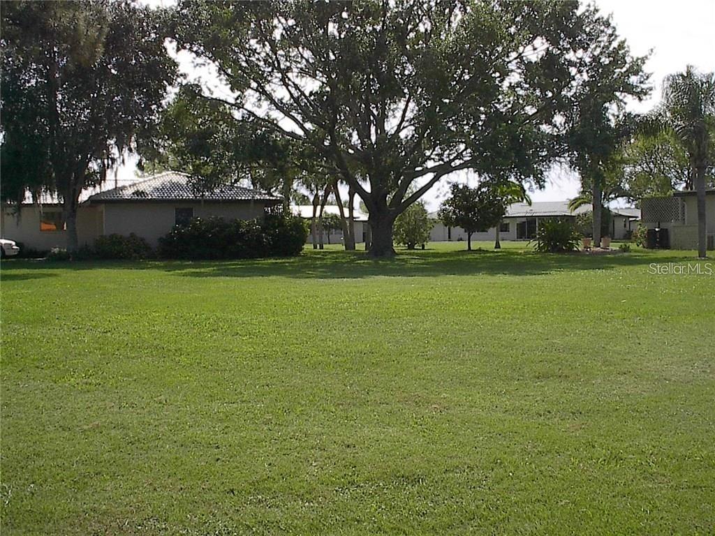 618 Rubens Dr., Nokomis, FL 34275