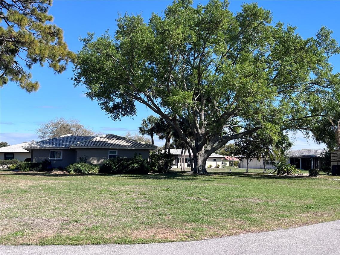 618 Rubens Dr., Nokomis, FL 34275