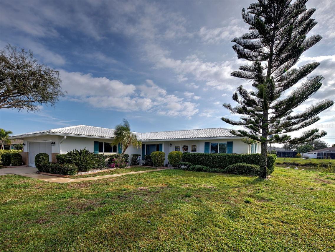 1355 Cambridge Dr., Venice, FL 34293