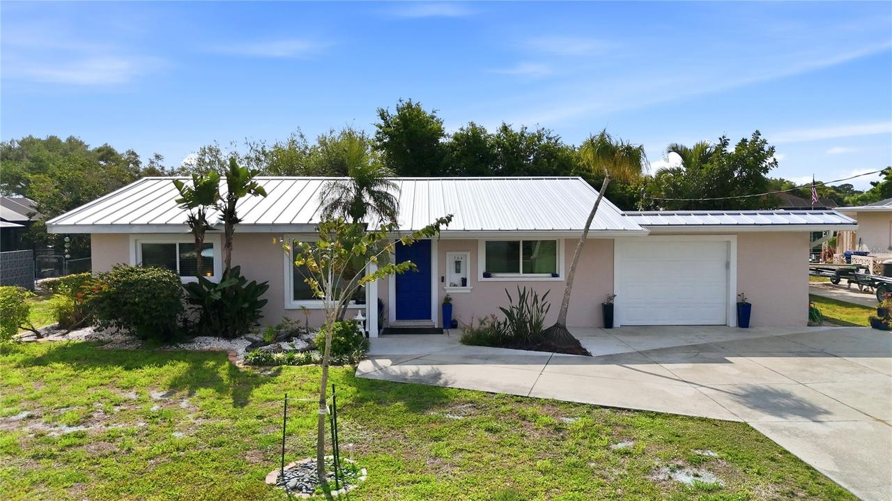 704 Portia St., Nokomis, FL 34275