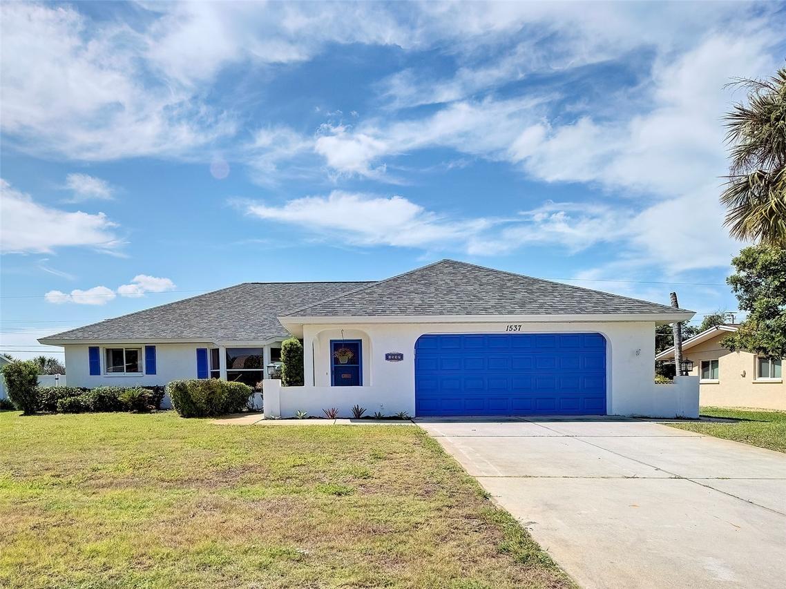 1537 Crest Dr., Englewood, FL 34223