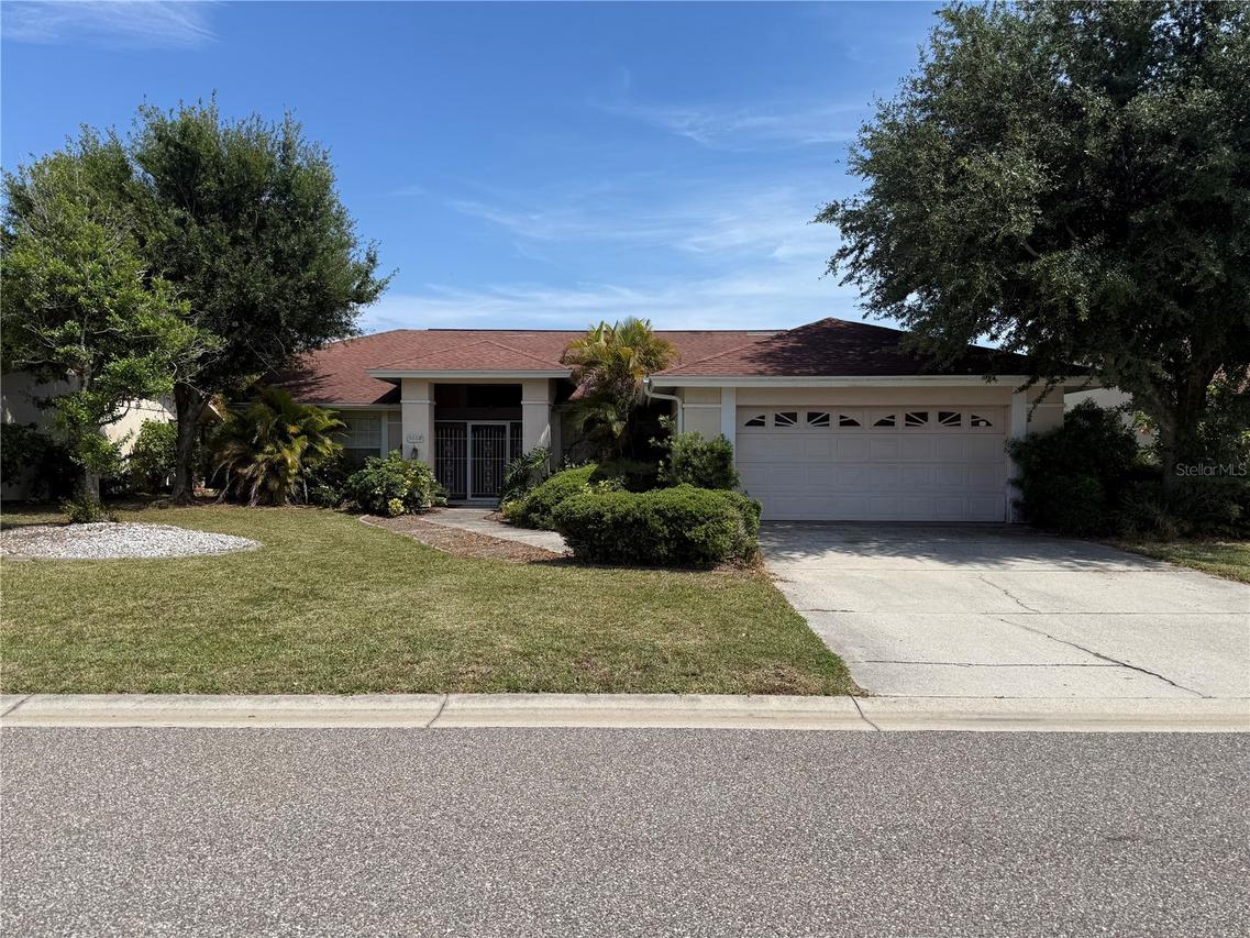 5008 Southern Pine Cir., Venice, FL 34293