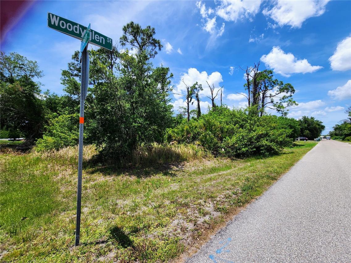 2513 Woodyglen St., Port Charlotte, FL 33948