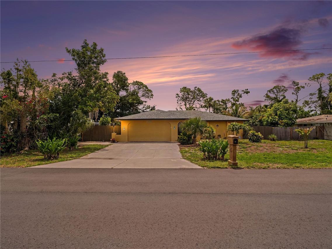 2320 Lake Shore Dr., Nokomis, FL 34275