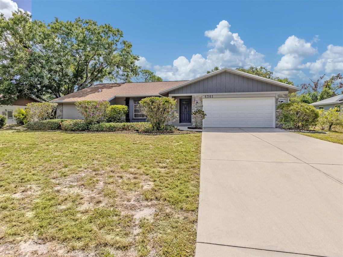 4361 Whispering Woods Pl., Sarasota, FL 34233