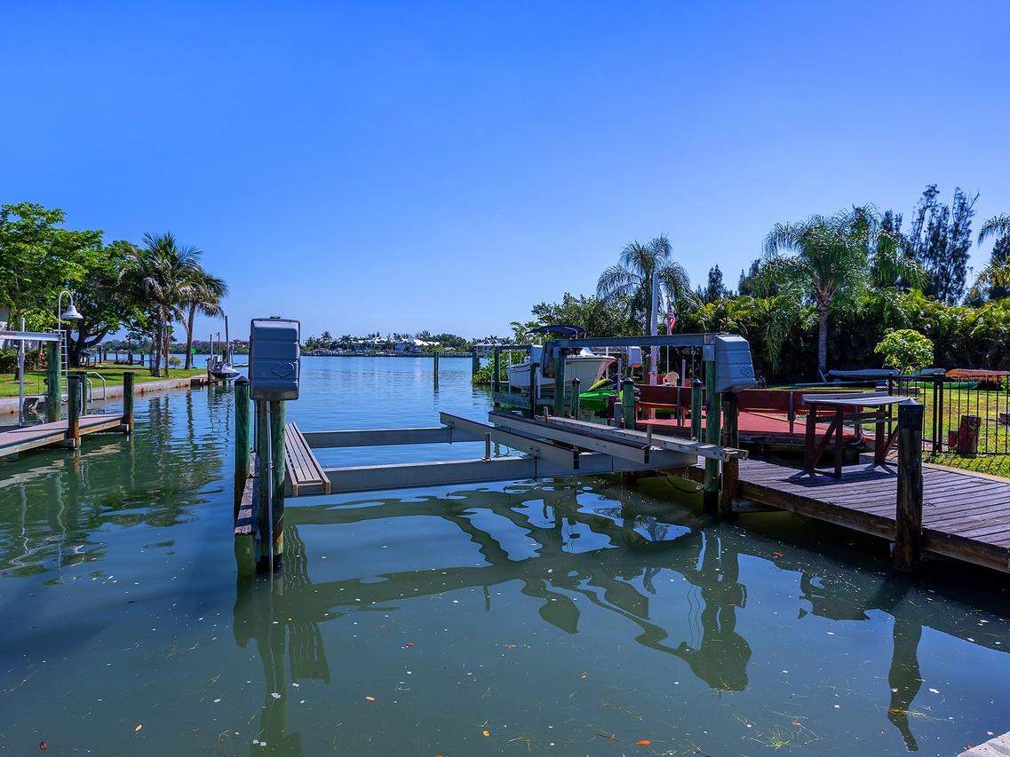 396 Bayshore Dr., Venice, FL 34285
