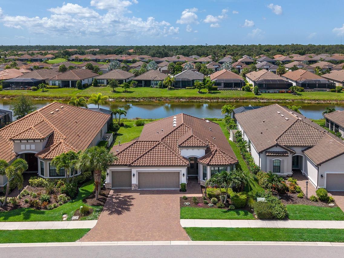 5365 Salcano St., Sarasota, FL 34238