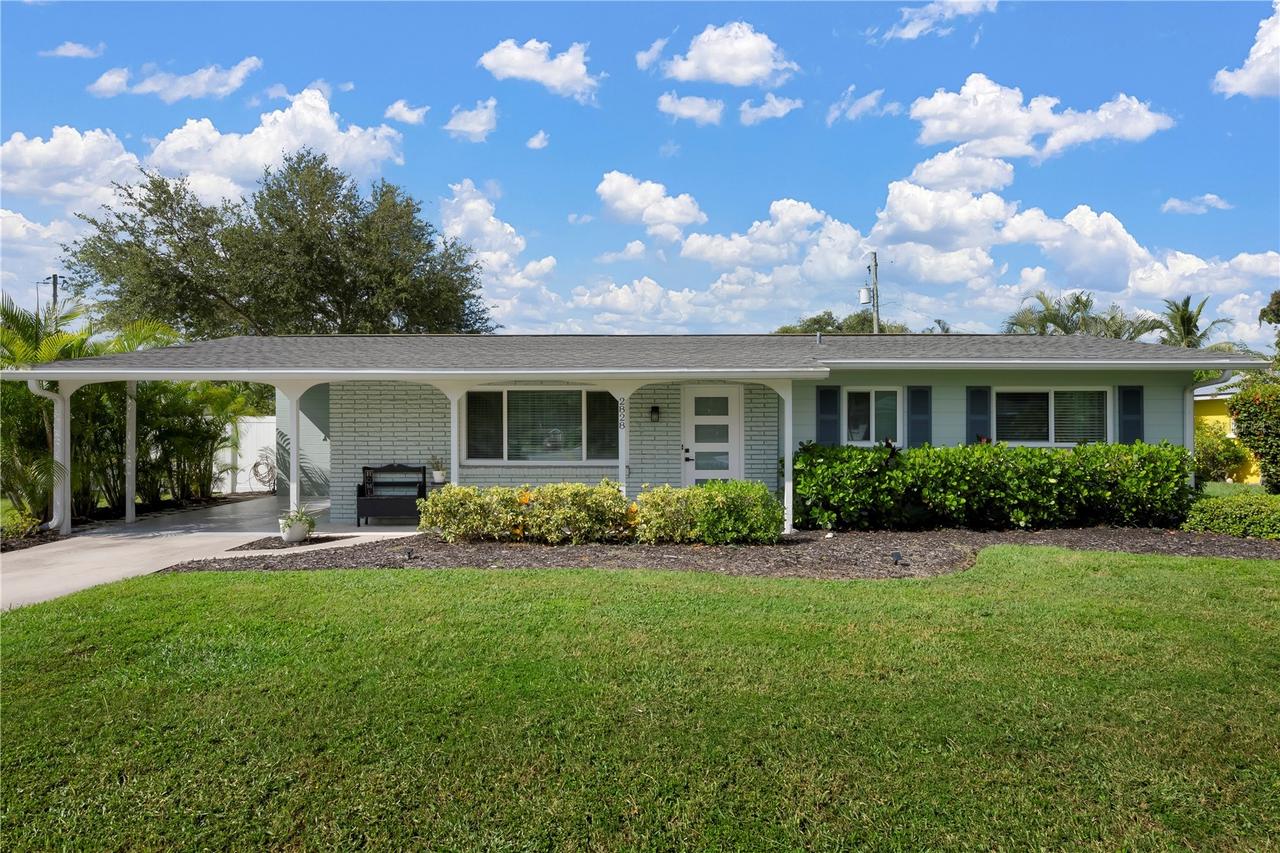2828 Gulf Gate Dr., Sarasota, FL 34231