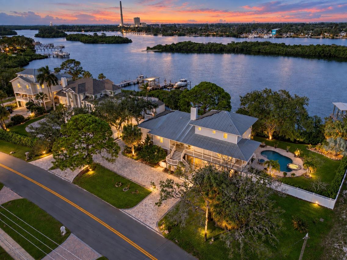 1538 Riverside Dr., Tarpon Springs, FL 34689