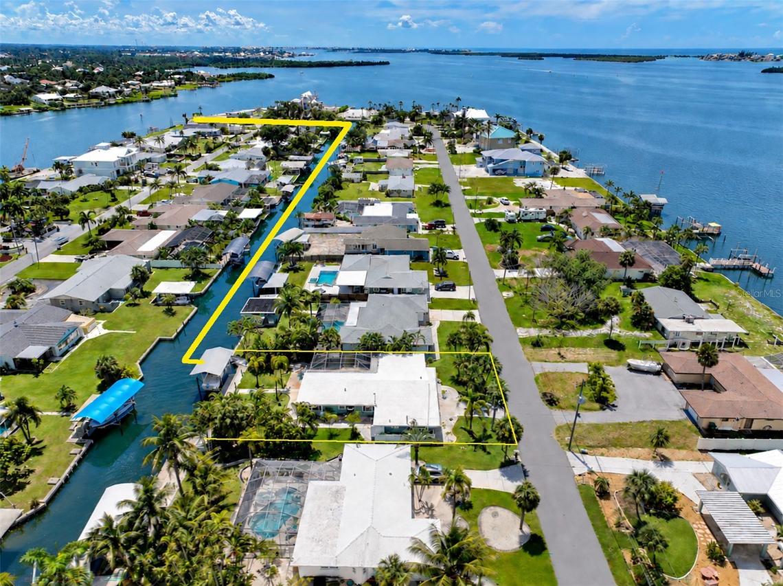 1429 Lemon Bay Dr., Englewood, FL 34223