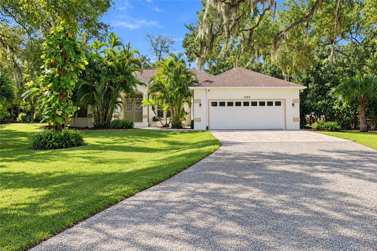 1225 Oak Tree Ln., Nokomis, FL 34275