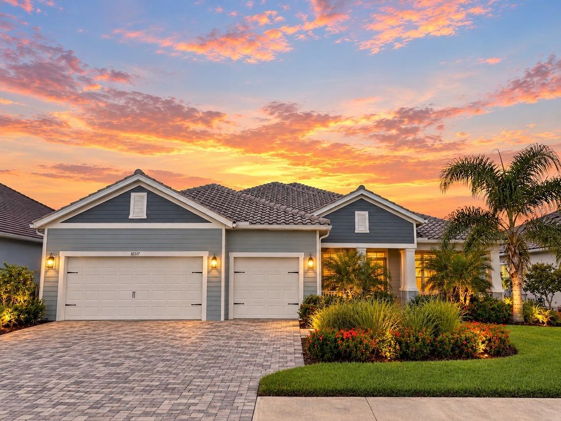 10317 Canaveral Cir., Sarasota, FL 34241