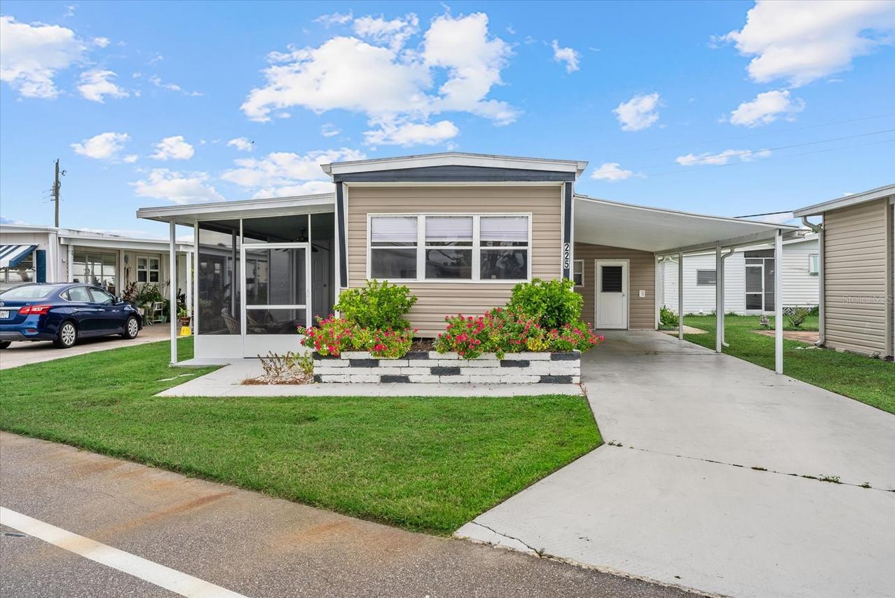 225 Blackburn Blvd., North Port, FL 34287
