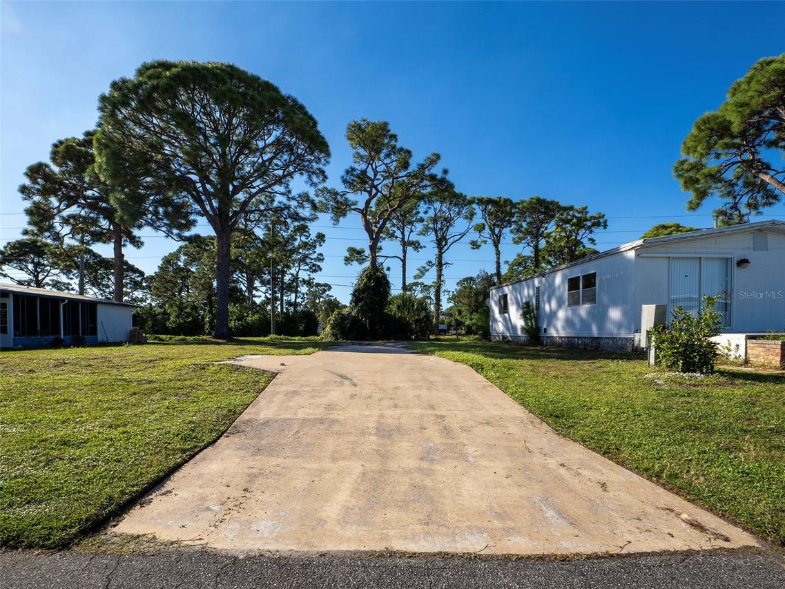 181 S Fiji Cir., Englewood, FL 34223