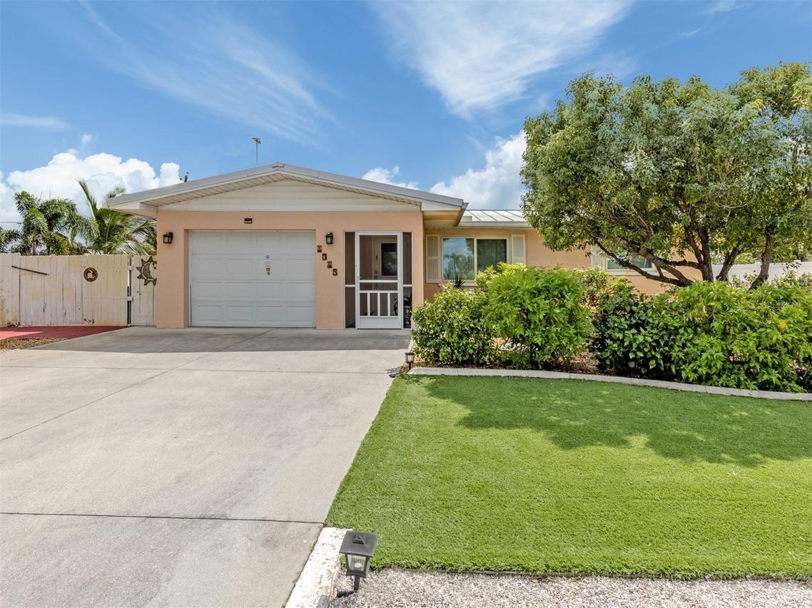 1045 Falcon Rd., Venice, FL 34293