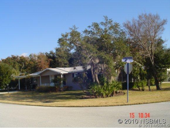 439 Sioux Blvd., Oak Hill, FL 32759