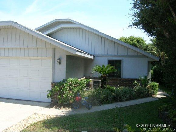 829 E 23rd Ave., New Smyrna Beach, FL 32169