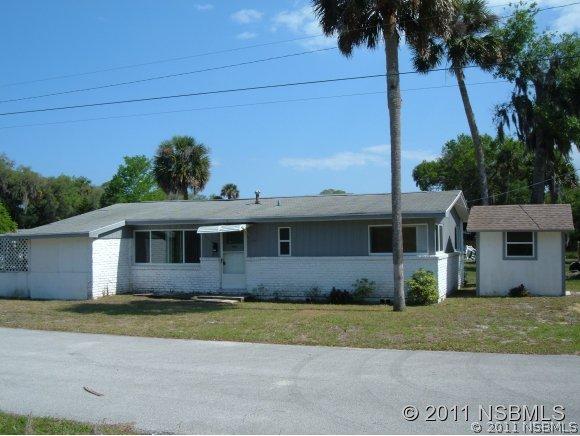 216 W Knapp Ave., Edgewater, FL 32132
