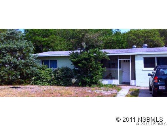 801 E 25th Ave., New Smyrna Beach, FL 32169