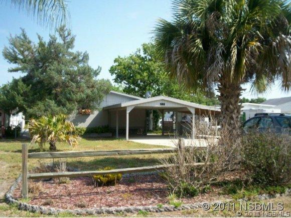 188 Randle Ave., Oak Hill, FL 32759