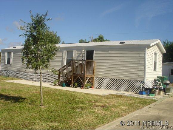 136 N 1st St., Oak Hill, FL 32759