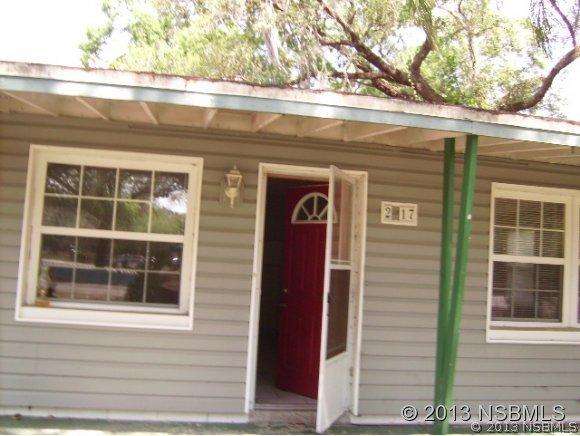 2017 Lake Dr., New Smyrna Beach, FL 32168