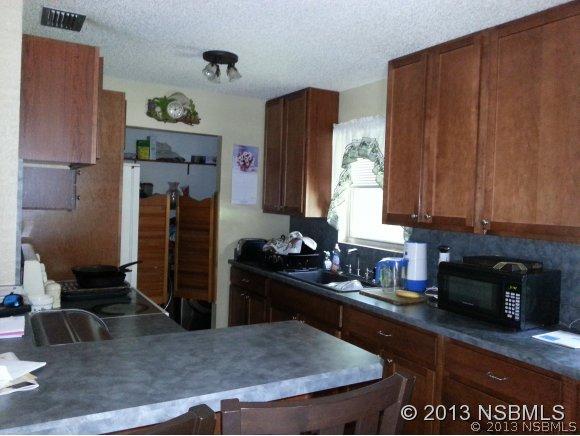 3087 Log Cabin Ln., Edgewater, FL 32132