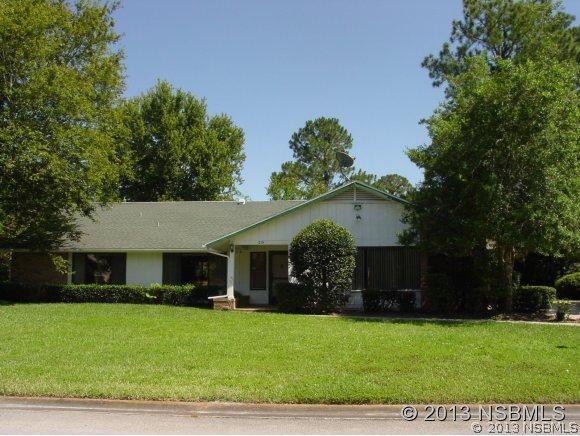 215 Live Oak Ln., New Smyrna Beach, FL 32168