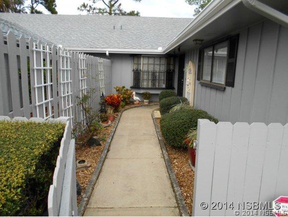 131 Lake Fairgreen Cir., New Smyrna Beach, FL 32168