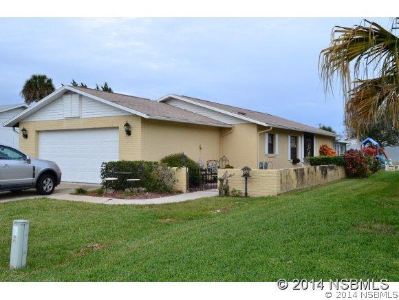 11 Laughing Gull Ln., Edgewater, FL 32141