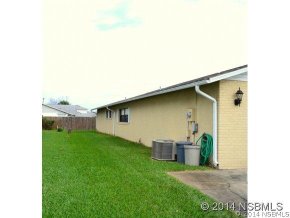 11 Laughing Gull Ln., Edgewater, FL 32141