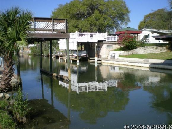 196 Gary Ave., Oak Hill, FL 32759