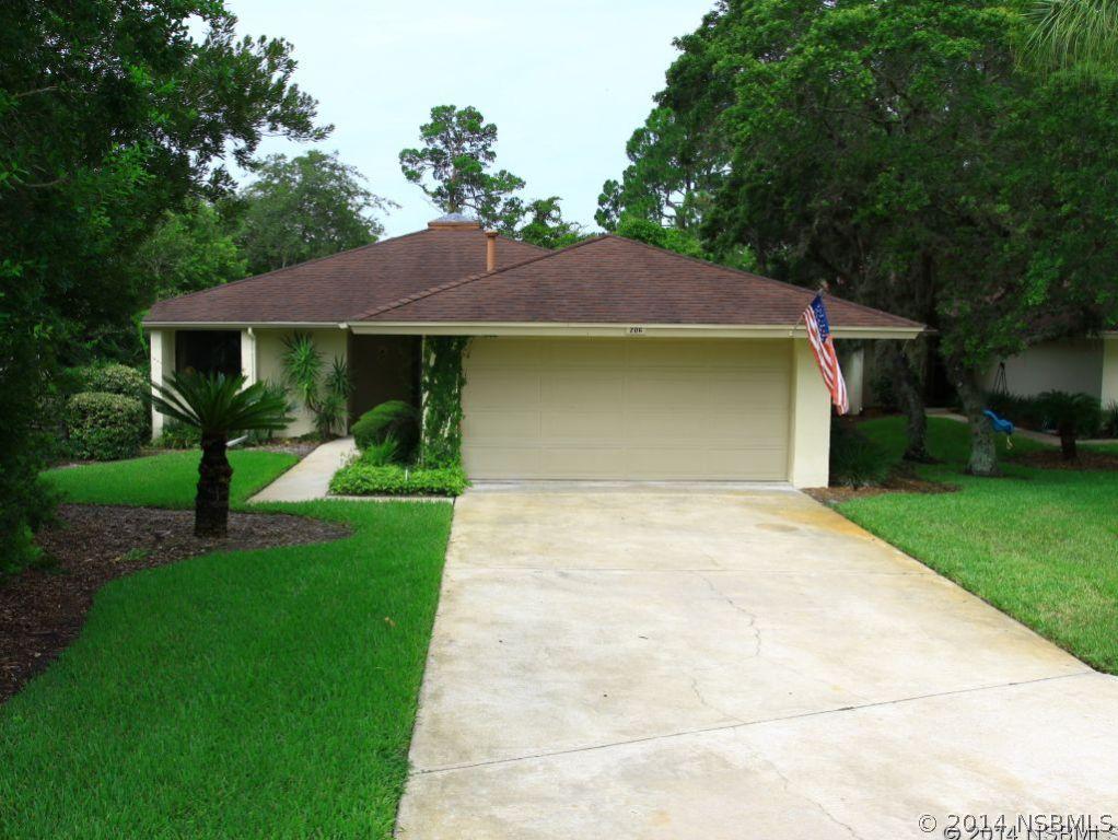 206 Canterbury Cir., New Smyrna Beach, FL 32168