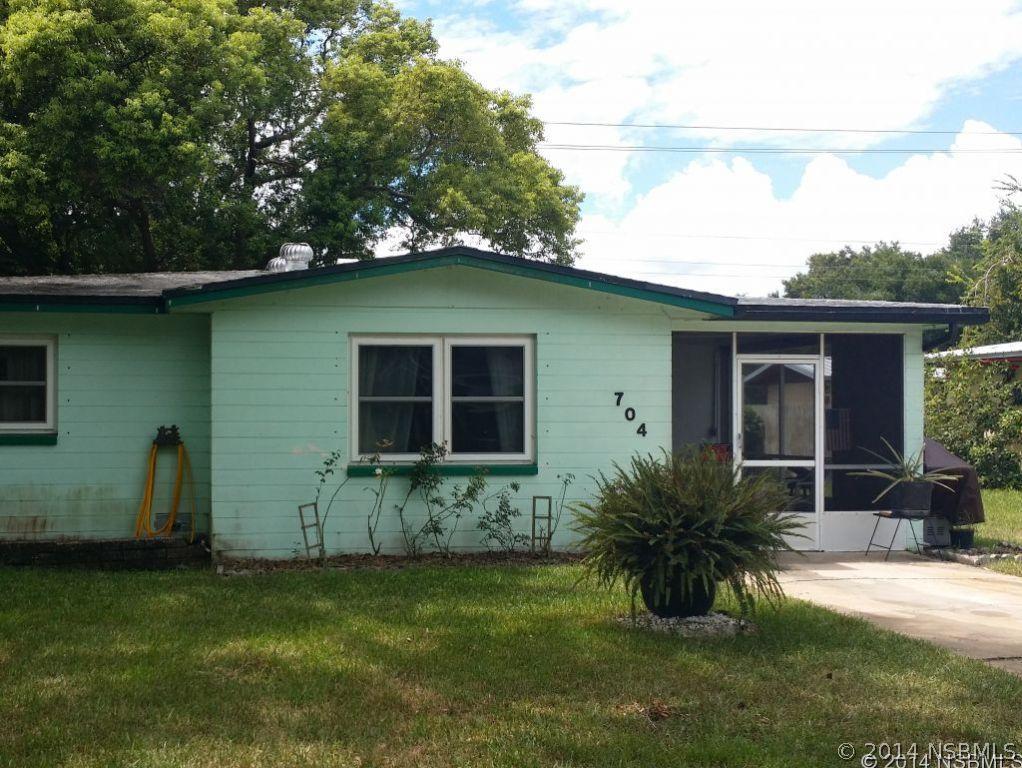 704 Mary St., Edgewater, FL 32132