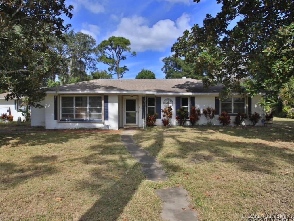 321 Rosalyn Ave., New Smyrna Beach, FL 32168