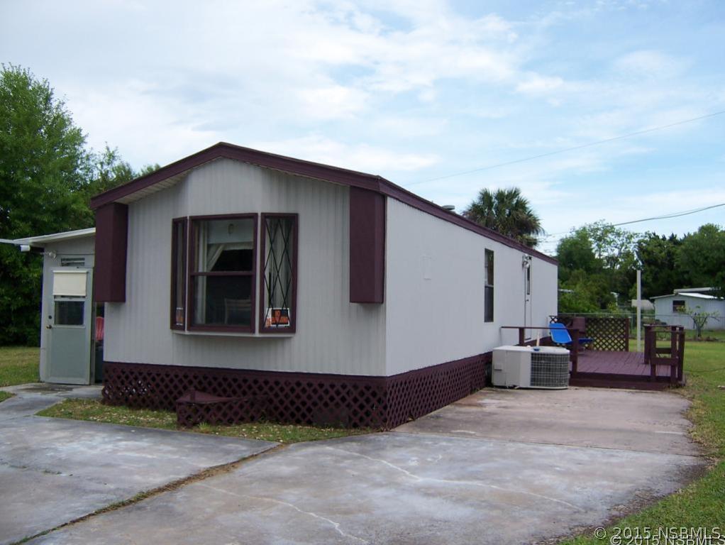 147 Mae St., Oak Hill, FL 32759