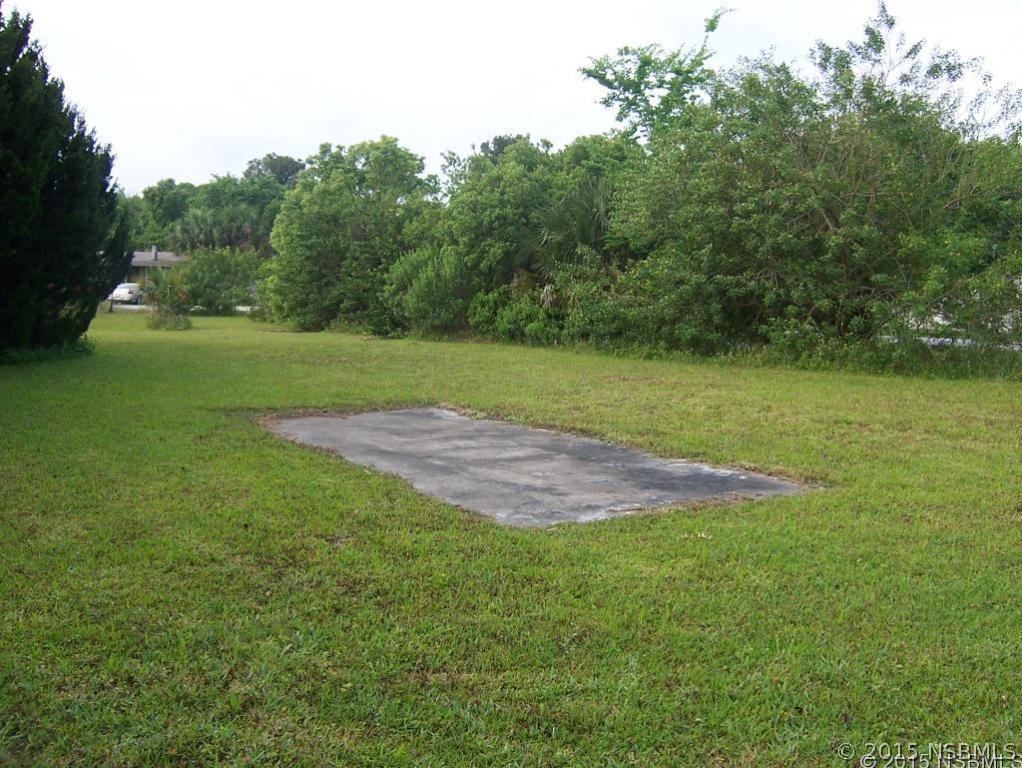 144 Mae St., Oak Hill, FL 32759