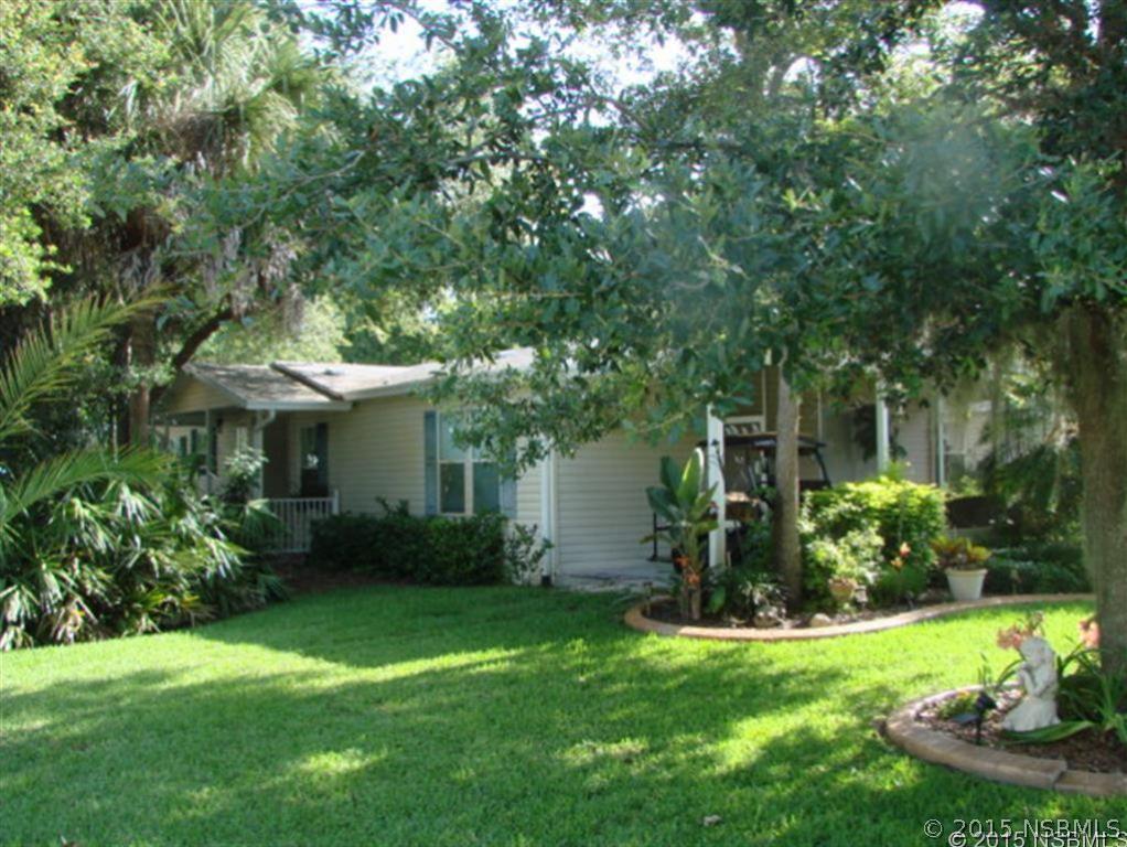 415 Sioux Blvd., Oak Hill, FL 32759