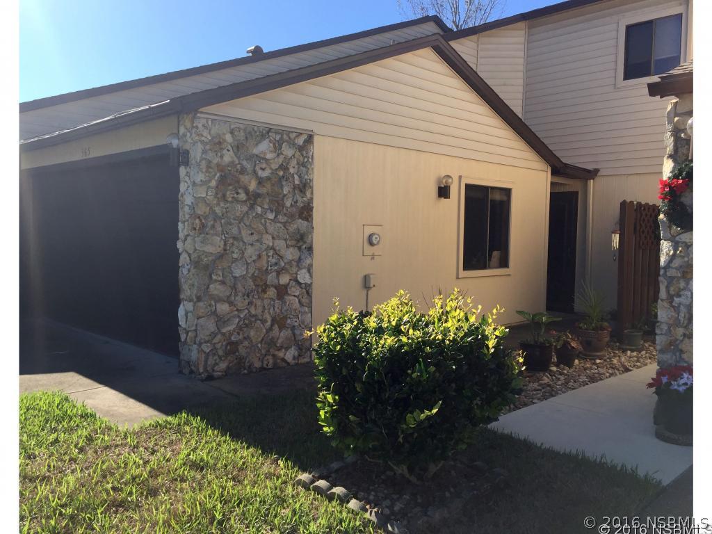 365 W Castlewood Ln., New Smyrna Beach, FL 32168