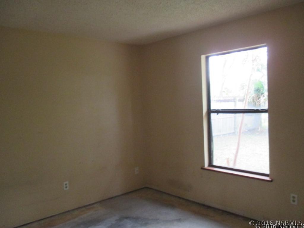 318 Wildwood Dr., Edgewater, FL 32132