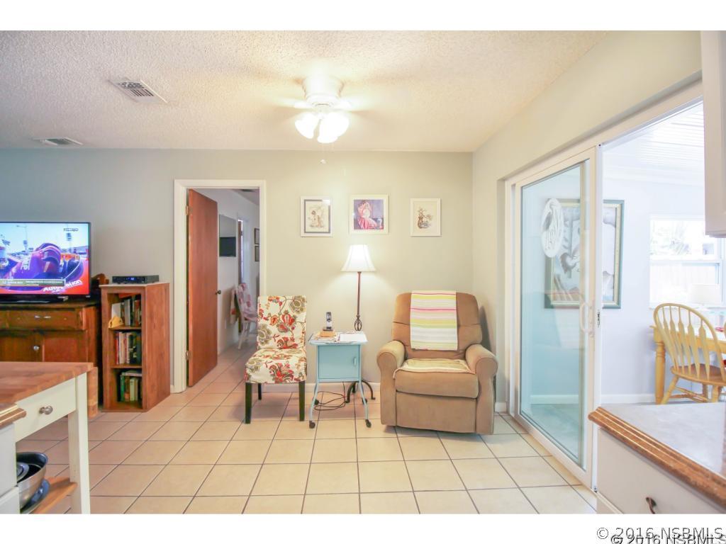 11 Kingfisher Ln., Edgewater, FL 32141