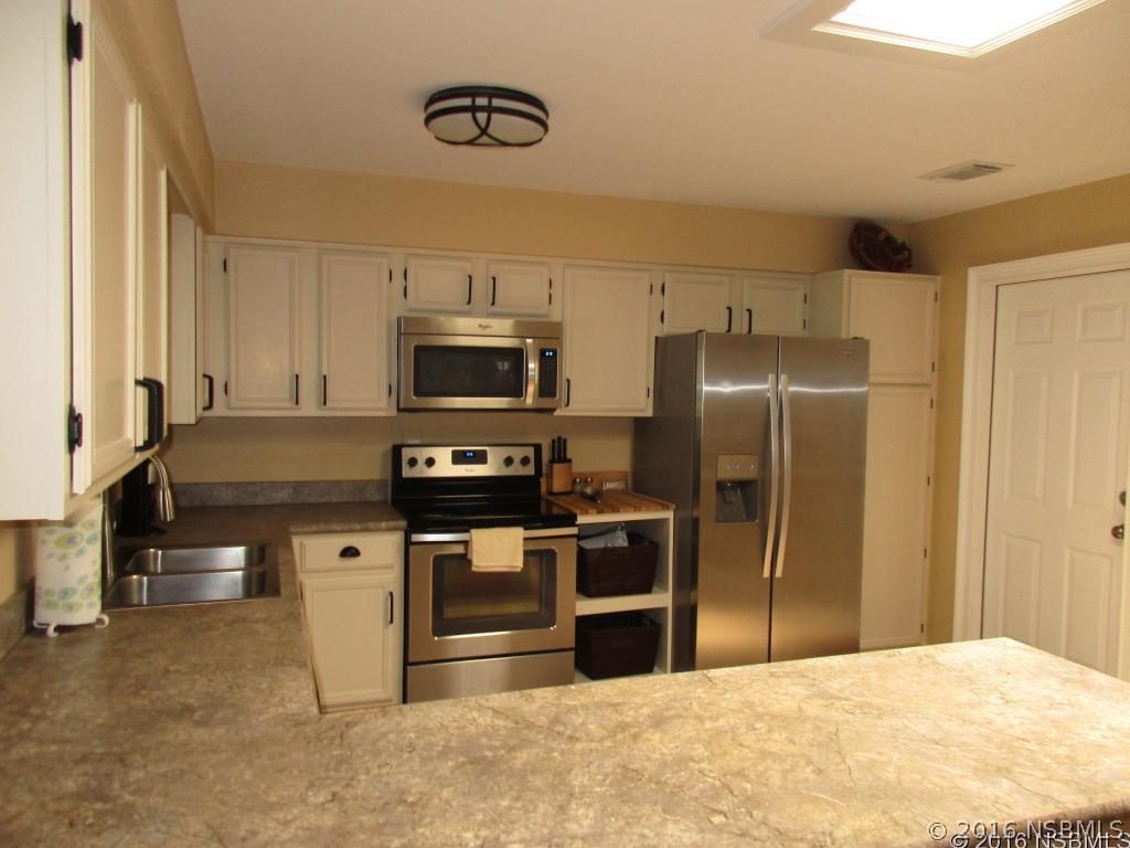 2532 Woodland Dr., Edgewater, FL 32141