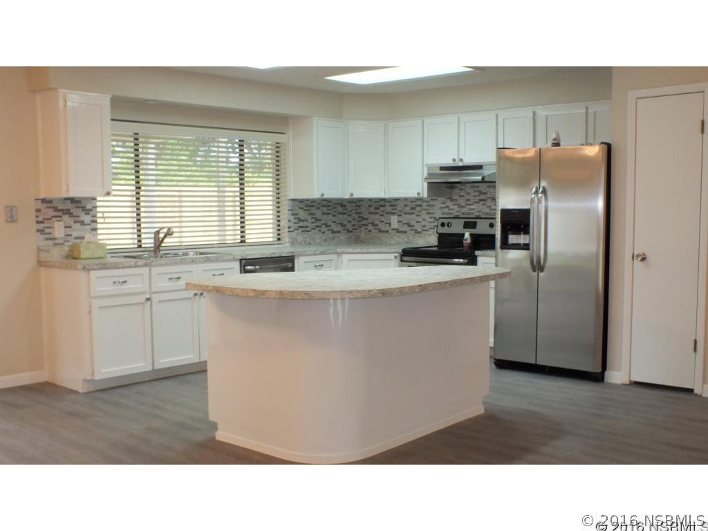 124 Hibiscus Rd., Edgewater, FL 32141