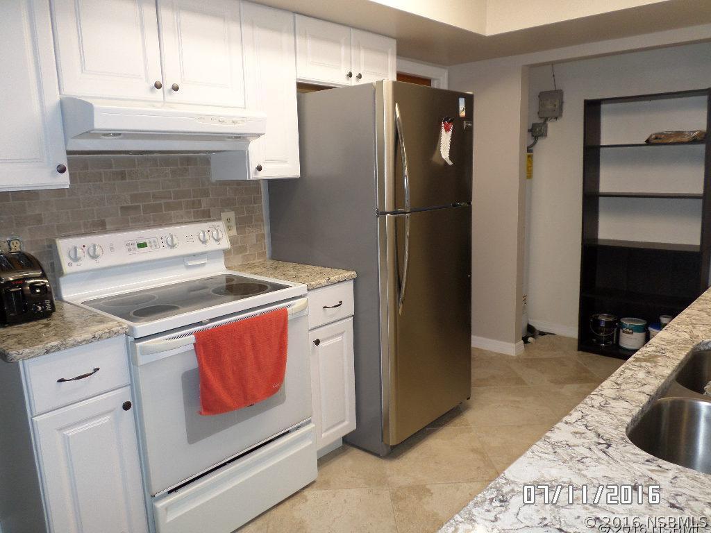 809 Egret Ct., Edgewater, FL 32141