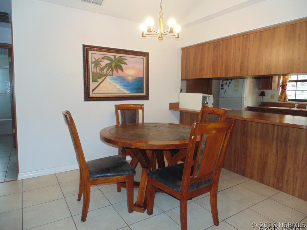 303 Paradise Ln., Edgewater, FL 32132