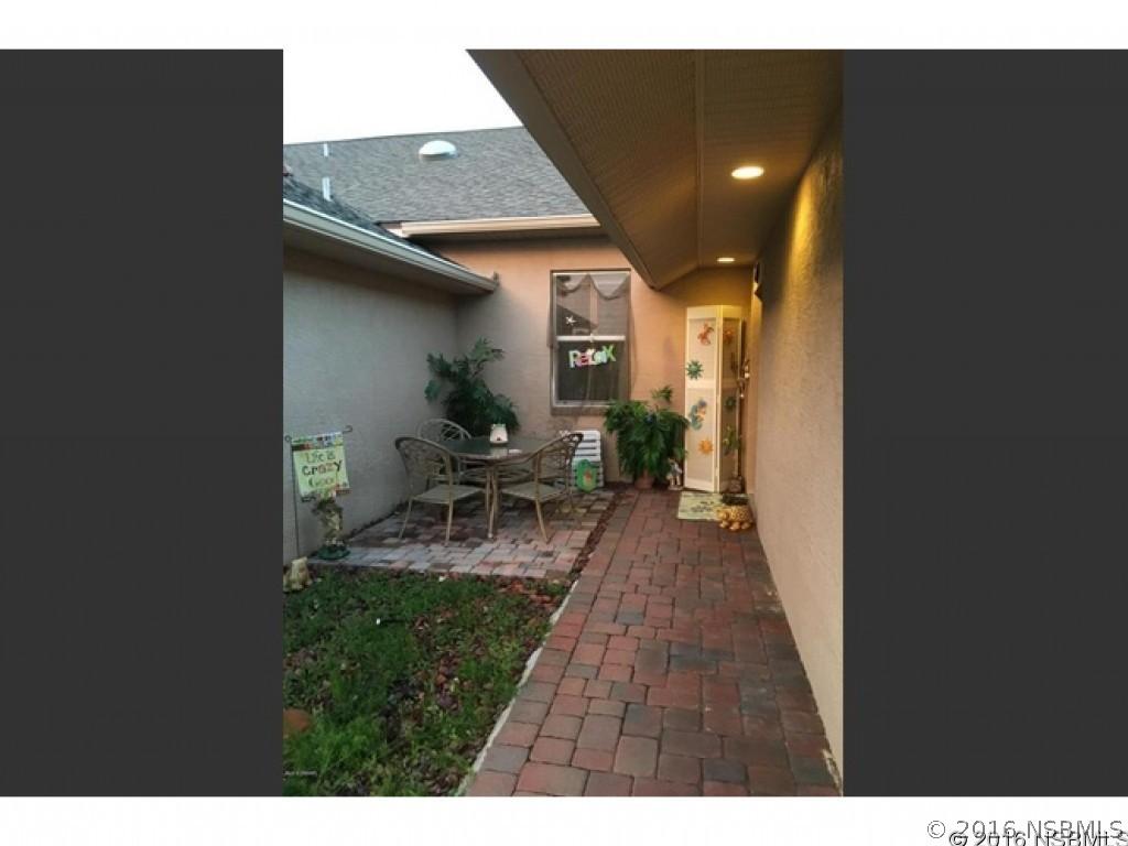 108 Tuscany Villas Dr., Edgewater, FL 32141