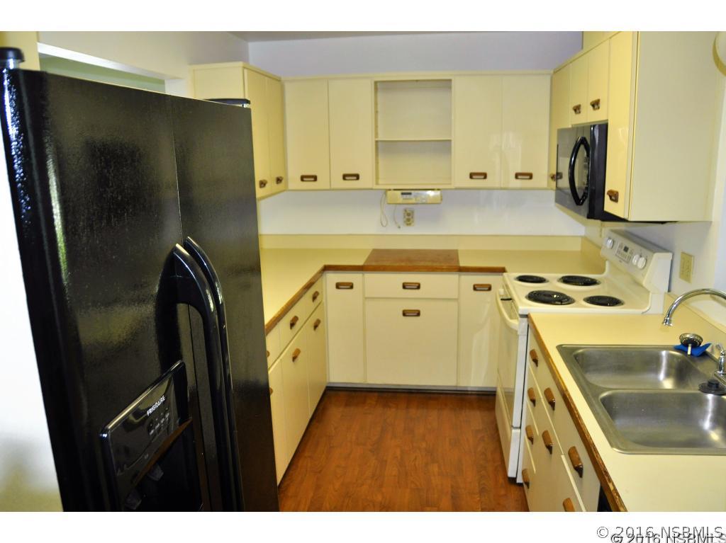 403 Sandpiper Ct., Edgewater, FL 32141